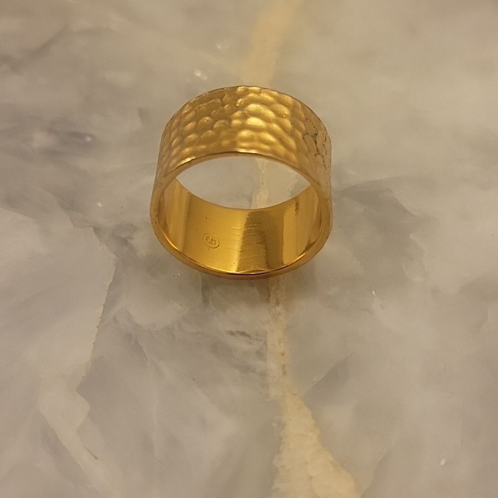 NWT Gorjana Sz 7 Camila Hammered 18kt Gold Cigar Band Thick Ring Layering Stack - Picture 2 of 9